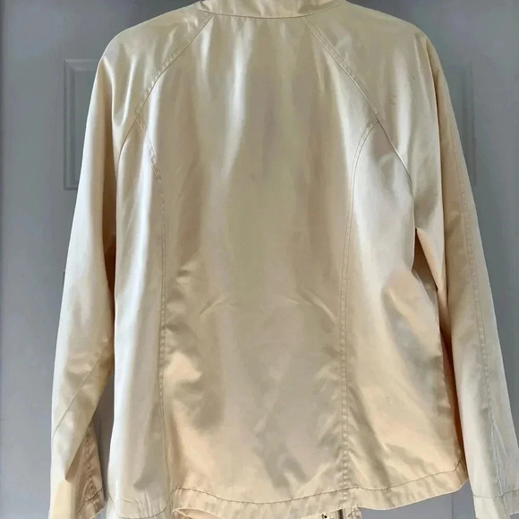 Zenergy by Chicos windbreaker, light rain jacket. Size: Chicos 2, 10/12. - Picture 10 of 12